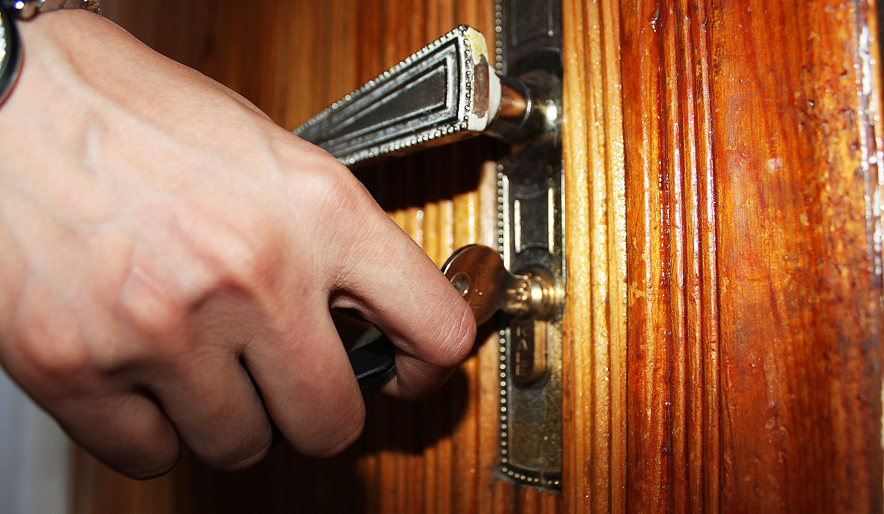 How to Know If a Locksmith Is Reputable