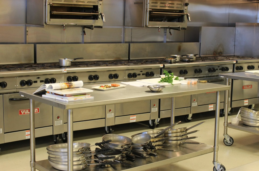 Commercial Kitchen Equipment – Get Quality Cabinets in Different Sizes