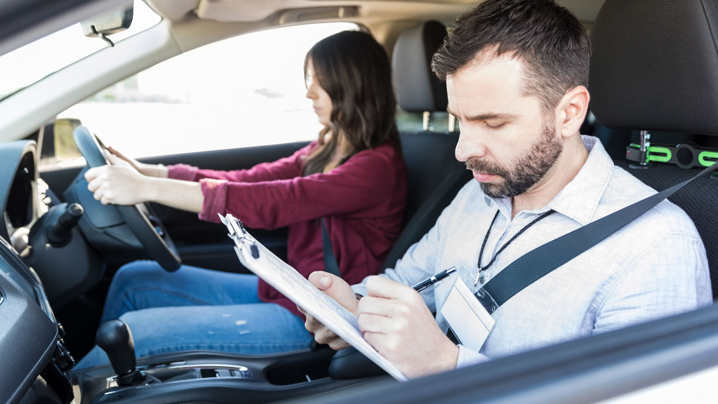 How a Car Instructor in Remuera Can Help You Become a Better Driver