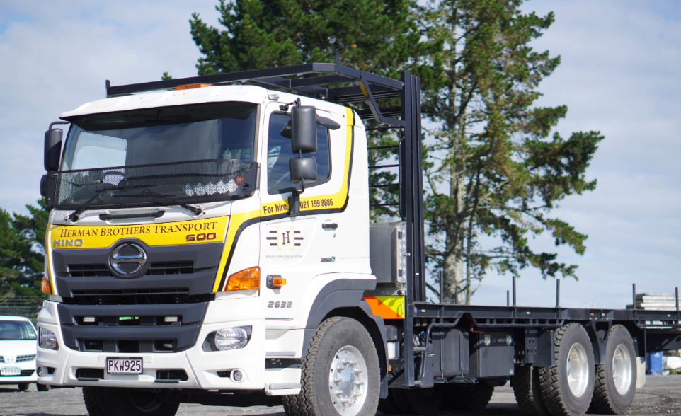 Flat deck truck hire in Auckland