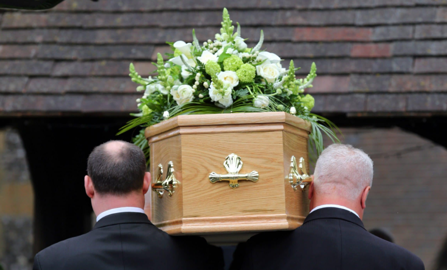 How Prearranged Funeral Packages Impact Casket Prices